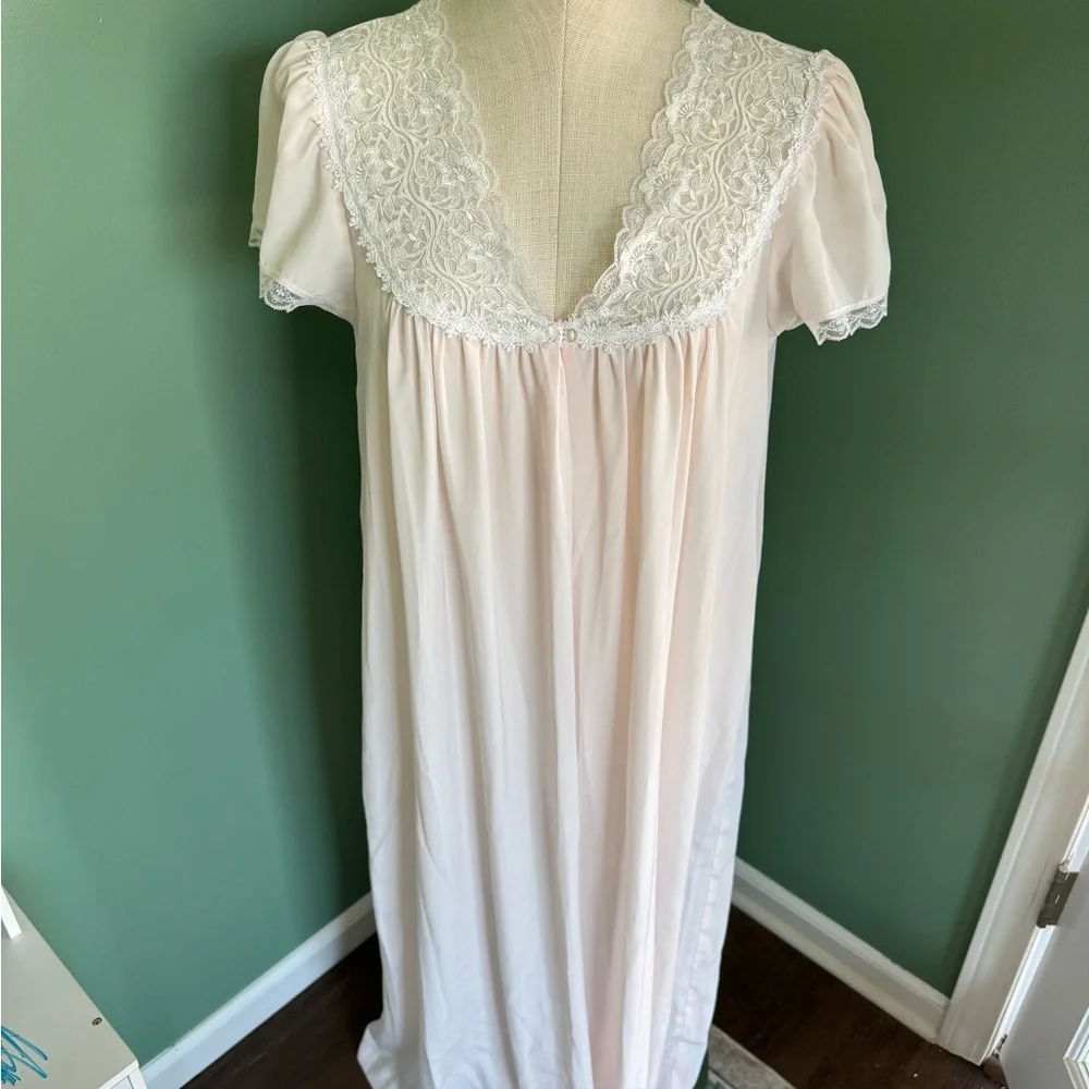Vintage Christian Dior nightgown - Picture 2 of 12